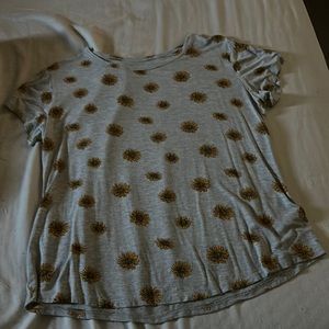 This a blouse and can be for XL and L